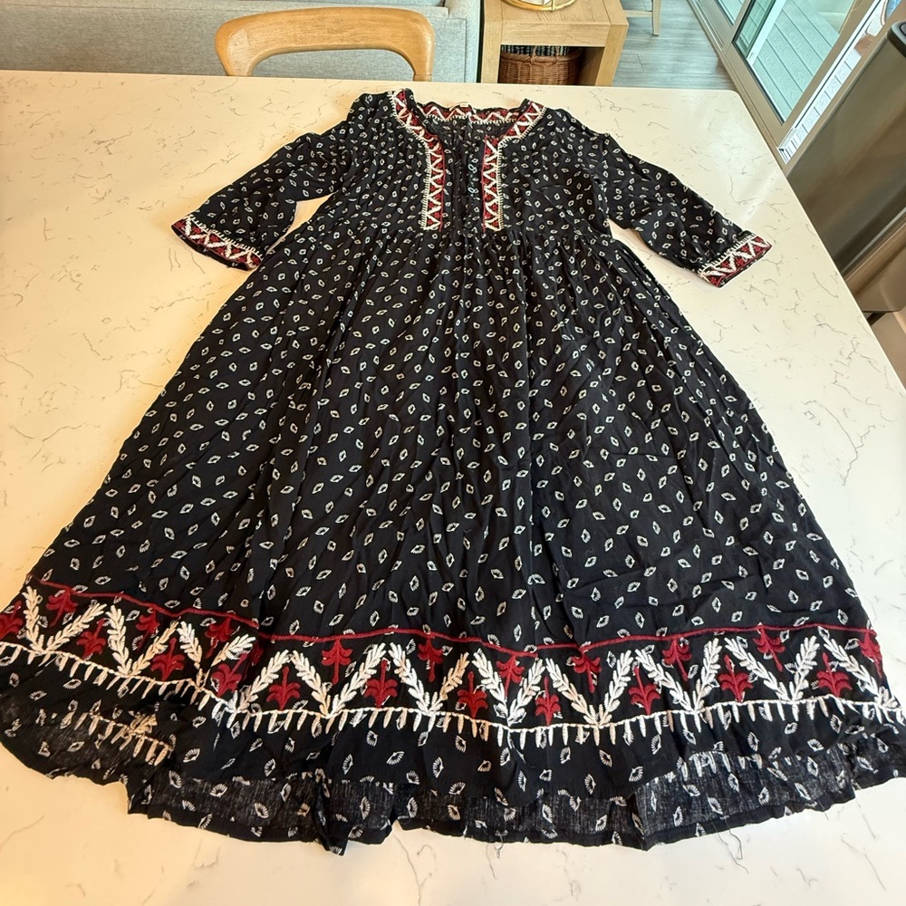 Orange Creek Black and White V-Neck 3/4 Sleeve Sundress